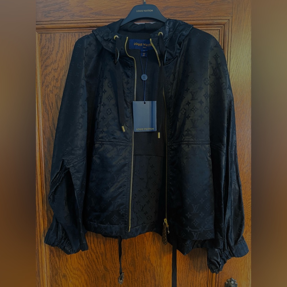 Louis Vuitton Shiny Monogram Short Parka in Midnight Navy - Picture 4 of 11